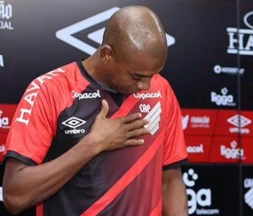 Kaiyun中国官网-37岁费鸟归巢回巴西 曼城告别传奇将迎后腰更新